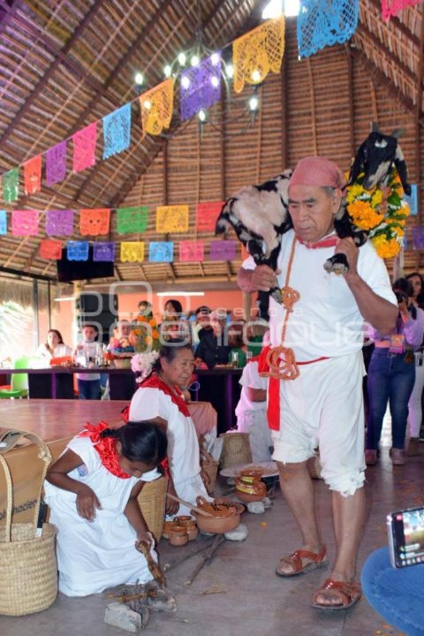 TEHUACÁN . MOLE DE CADERAS