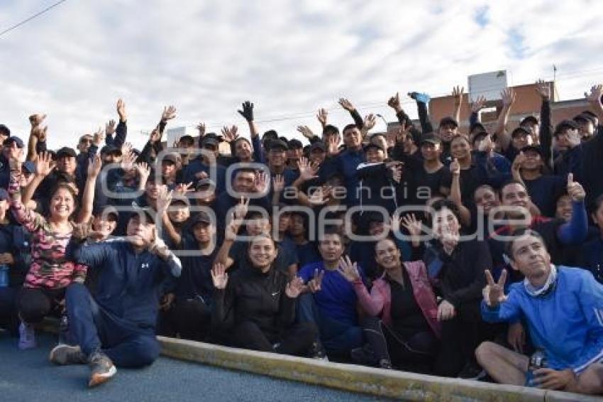 AYUNTAMIENTO . CARRERA CON CADETES