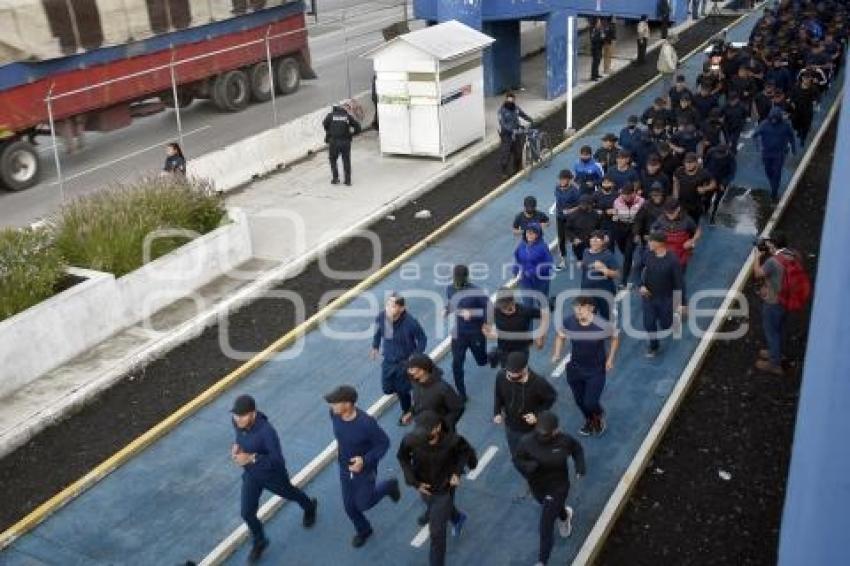 AYUNTAMIENTO . CARRERA CON CADETES