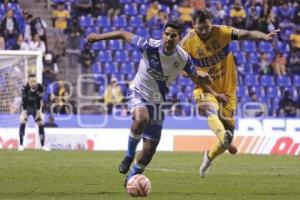 FÚTBOL . CLUB PUEBLA VS TIGRES