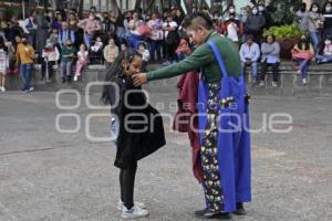 ZÓCALO . PAYASOS