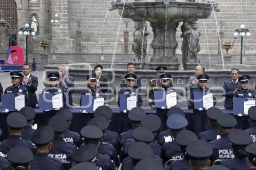 AYUNTAMIENTO . GRADUACIÓN POLICÍAS