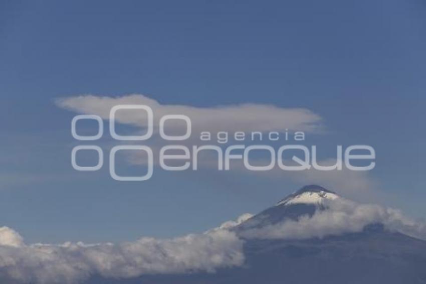 VOLCÁN POPOCATÉPETL . FUMAROLA