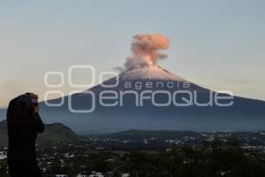 VOLCÁN POPOCATÉPETL . FUMAROLA