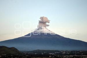 VOLCÁN POPOCATÉPETL . FUMAROLA