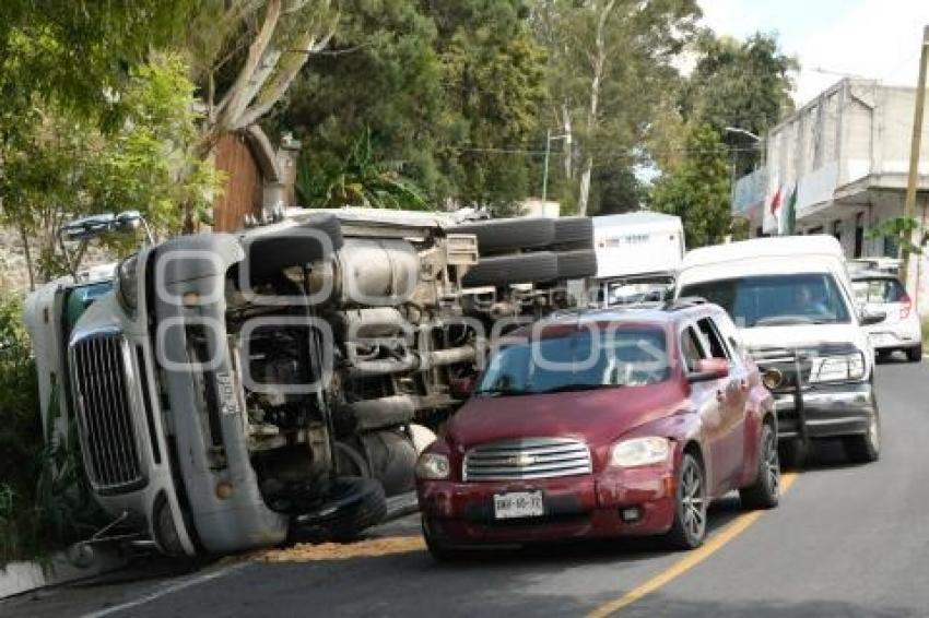 TLAXCALA . VOLCADURA TRÁILER