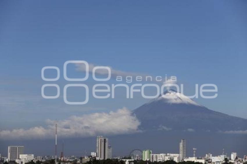 VOLCÁN POPOCATÉPETL . FUMAROLA