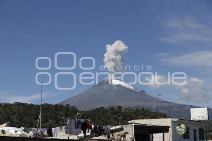 VOLCÁN POPOCATÉPETL . FUMAROLA