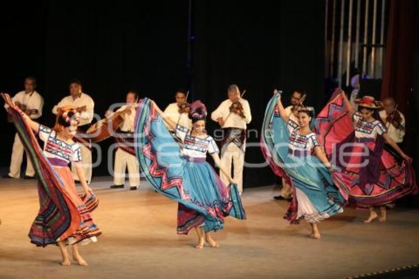 BALLET FOLKLÓRICO . AMALIA HERNÁNDEZ