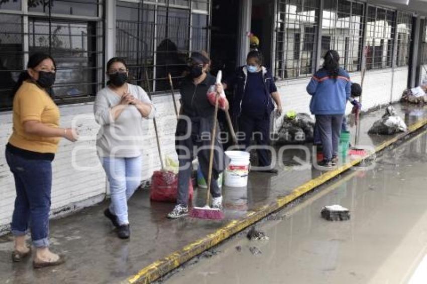 INUNDACIÓN . ESCUELA INDEPENDENCIA