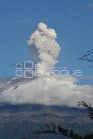 VOLCÁN POPOCATÉPETL . FUMAROLA