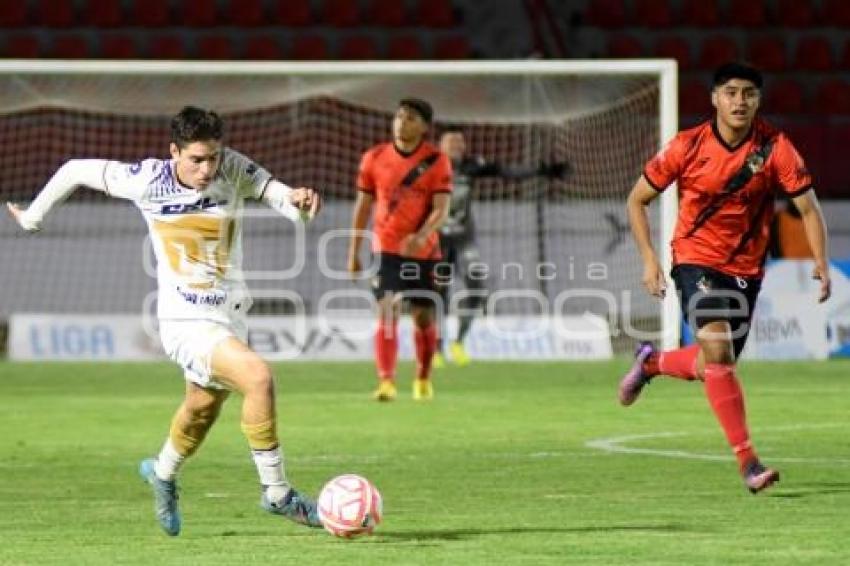FÚTBOL . COYOTES VS PUMAS TABASCO