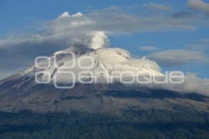 VOLCÁN POPOCATÉPETL . FUMAROLA