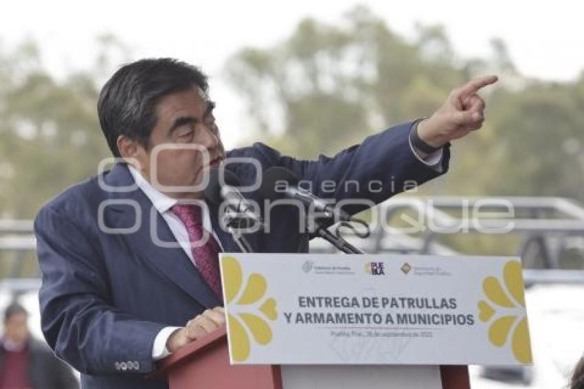 ENTREGA DE PATRULLAS Y ARMAMENTO