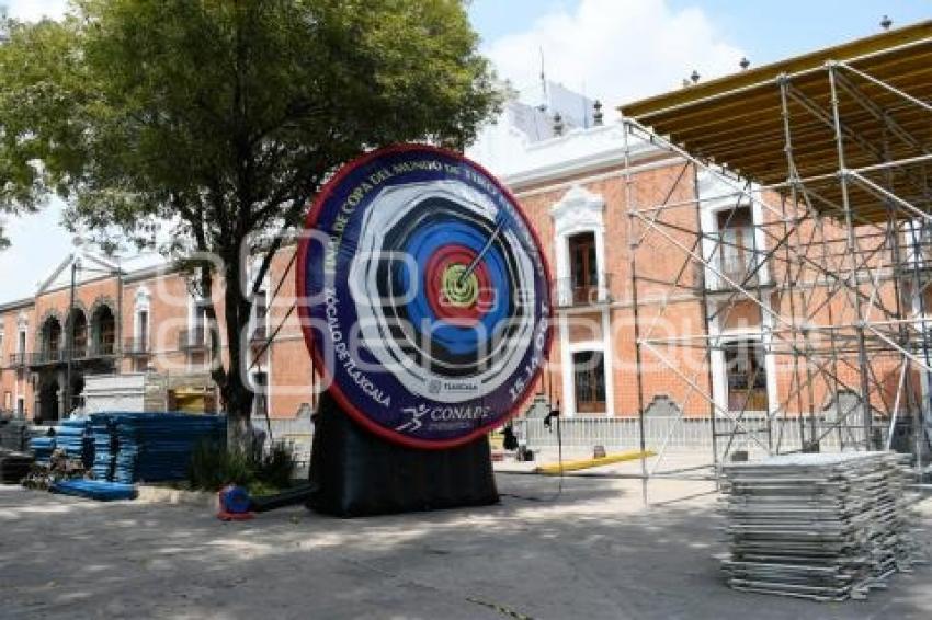 TLAXCALA . COLOCACIÓN DE GRADAS