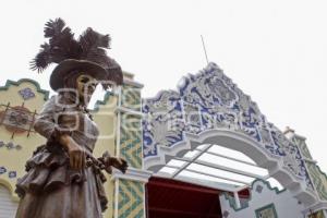 MERCADO EL ALTO . ESCULTURAS