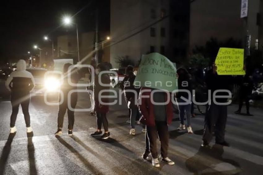 PROTESTA VECINOS VILLA FRONTERA