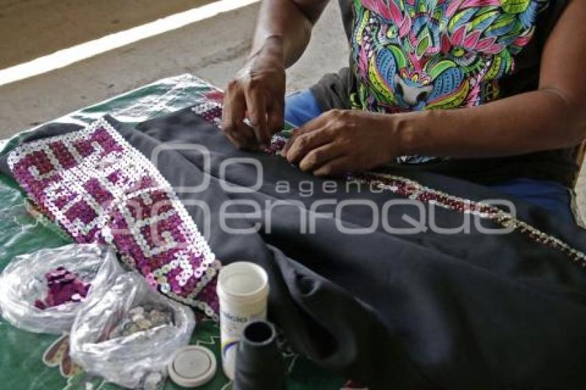 ACATLÁN . TRAJES TECUANES