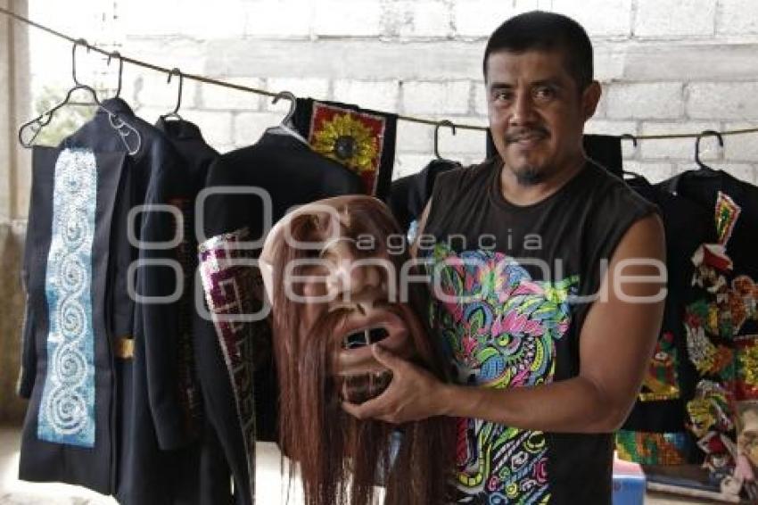 ACATLÁN . TRAJES TECUANES