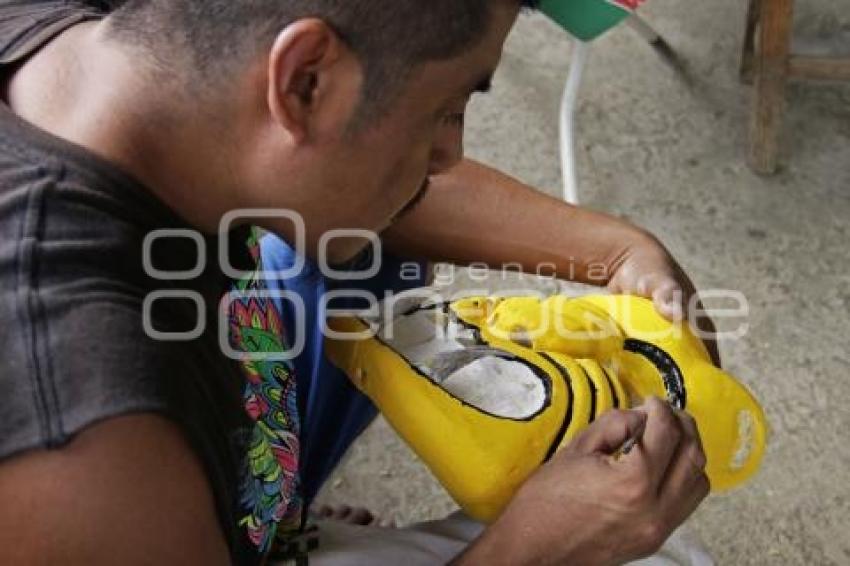 ACATLÁN . TRAJES TECUANES