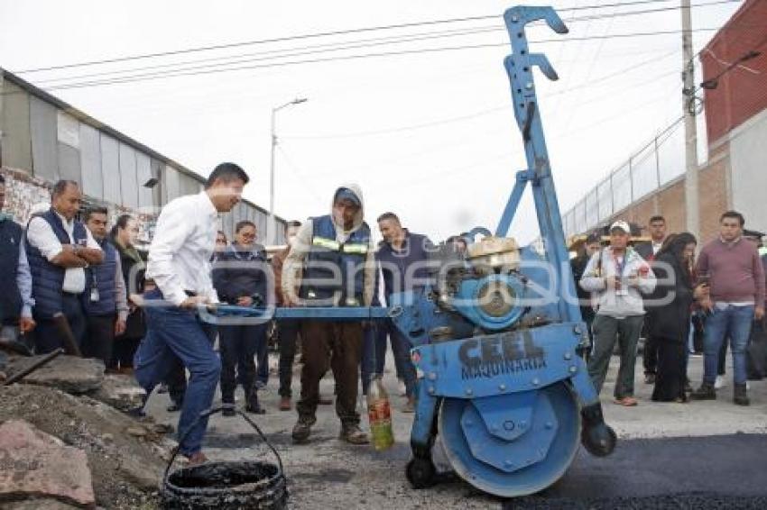 AYUNTAMIENTO .  BACHEO LA ACOCOTA