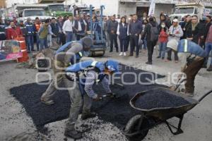 AYUNTAMIENTO .  BACHEO LA ACOCOTA