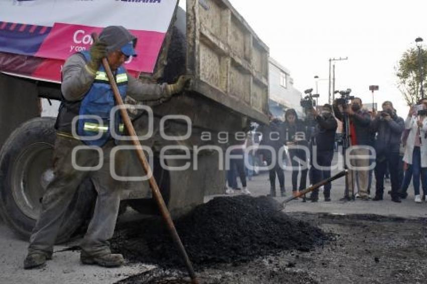 AYUNTAMIENTO .  BACHEO LA ACOCOTA