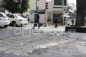 AVENIDA JUÁREZ . BANQUETA