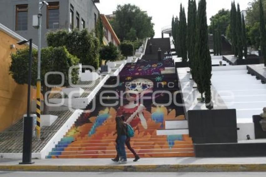 TLAXCALA . ESCALINATAS LOS HÉROES