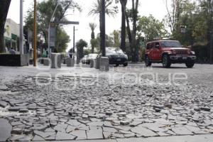 AVENIDA JUÁREZ . BANQUETA