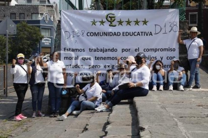 MANIFESTACIÓN . MAESTROS