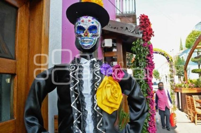 TLAXCALA . FACHADAS TODOS SANTOS