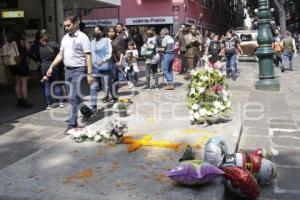 OFRENDA SANTI . CALLE 5 DE MAYO