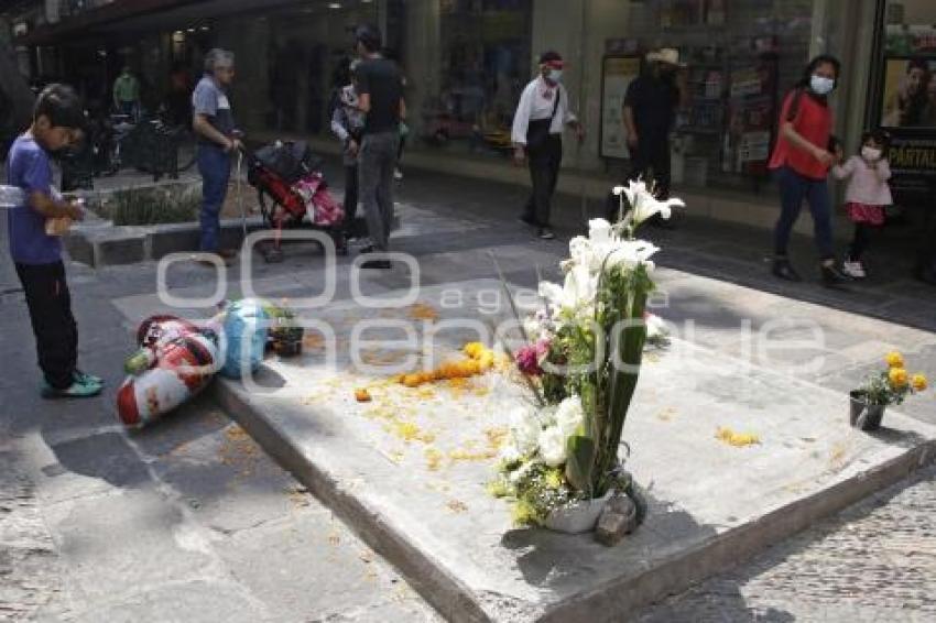 OFRENDA SANTI . CALLE 5 DE MAYO