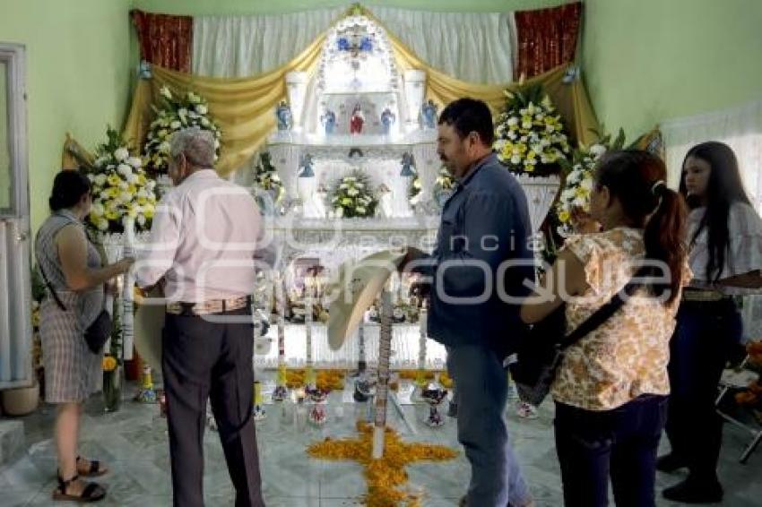 HUAQUECHULA . OFRENDA MONUMENTAL