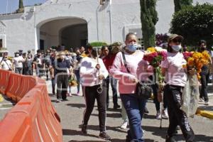 PANTEÓN MUNICIPAL . DÍA DE MUERTOS