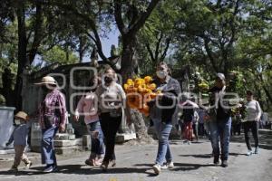 PANTEÓN MUNICIPAL . DÍA DE MUERTOS