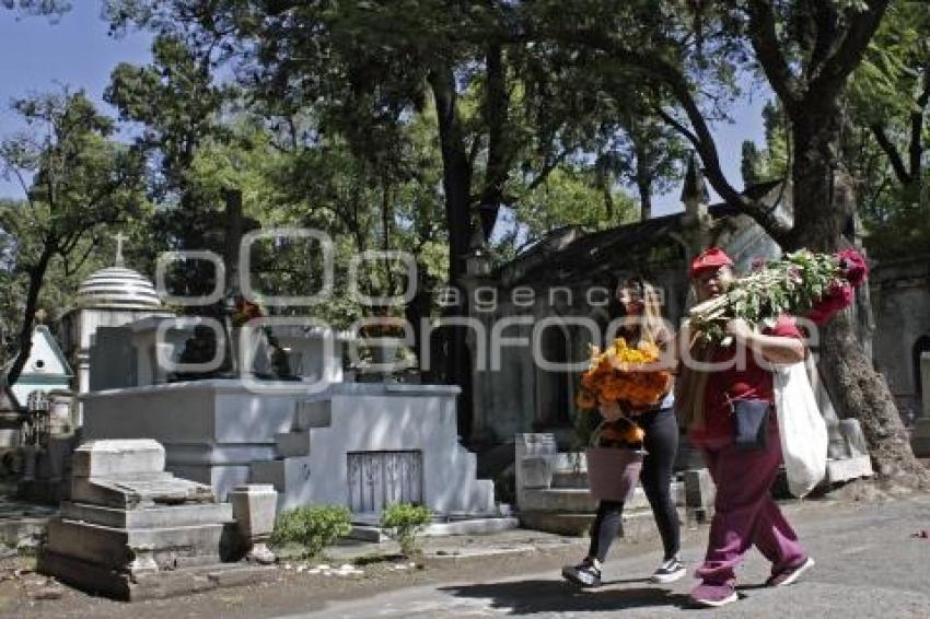 PANTEÓN MUNICIPAL . DÍA DE MUERTOS