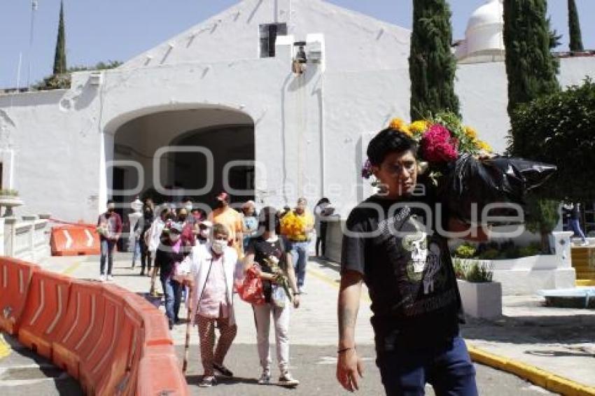 PANTEÓN MUNICIPAL . DÍA DE MUERTOS