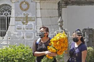 PANTEÓN MUNICIPAL . DÍA DE MUERTOS