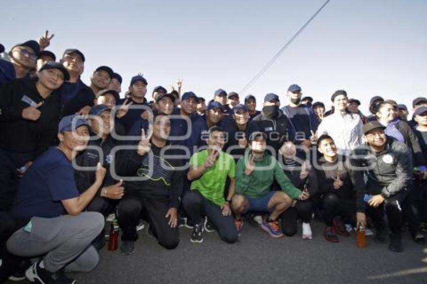 AYUNTAMIENTO . CARRERA CON CADETES