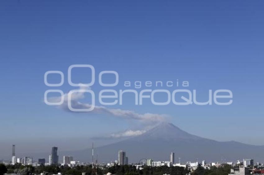 VOLCÁN POPOCATÉPETL . FUMAROLA