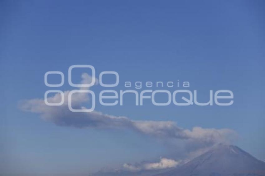 VOLCÁN POPOCATÉPETL . FUMAROLA