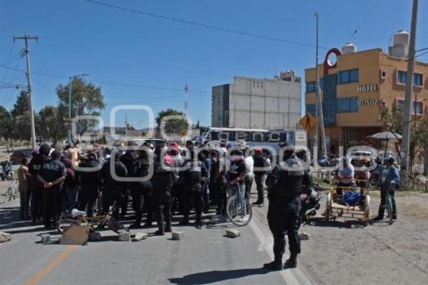 TLAXCALA . BLOQUEO AYECAC