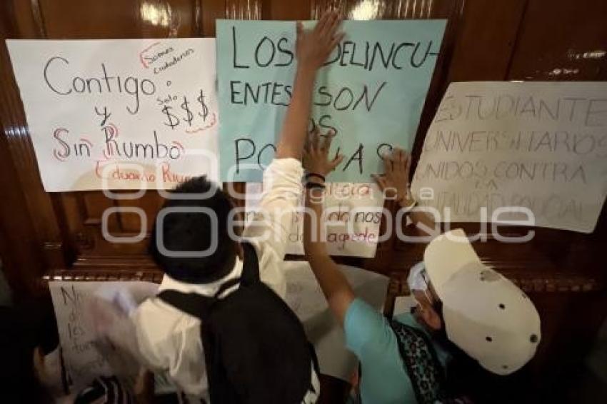 MANIFESTACIÓN . DETENCIÓN DE JÓVENES