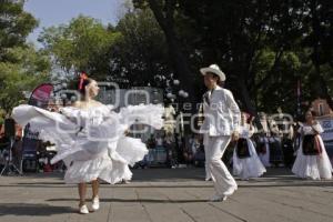 ZÓCALO . BALLET FOLCLÓRICO