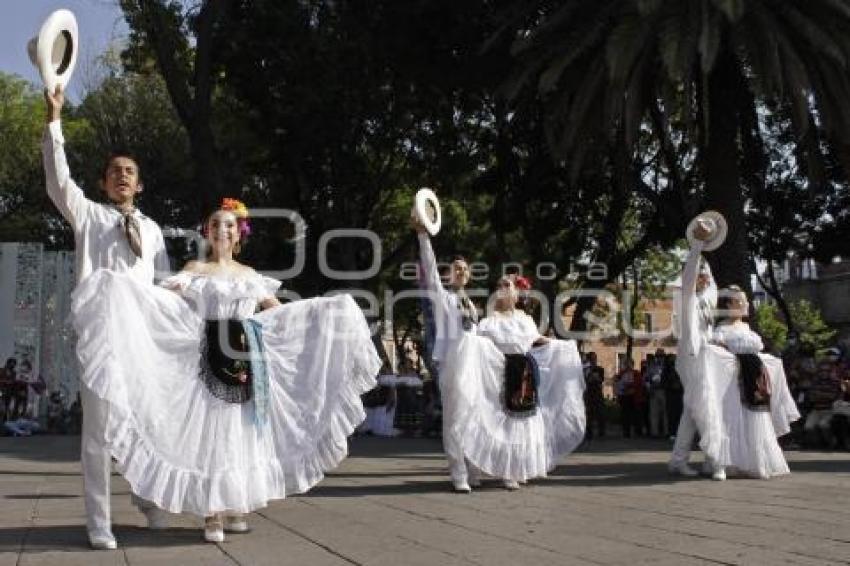 ZÓCALO . BALLET FOLCLÓRICO