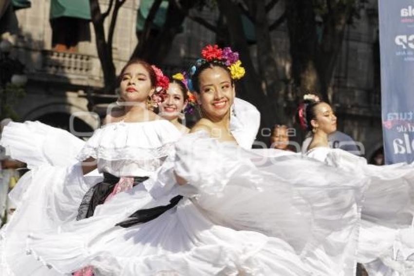 ZÓCALO . BALLET FOLCLÓRICO