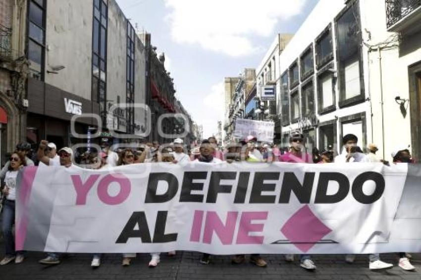 MARCHA DEFENSA DEL INE