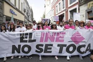 MARCHA DEFENSA DEL INE